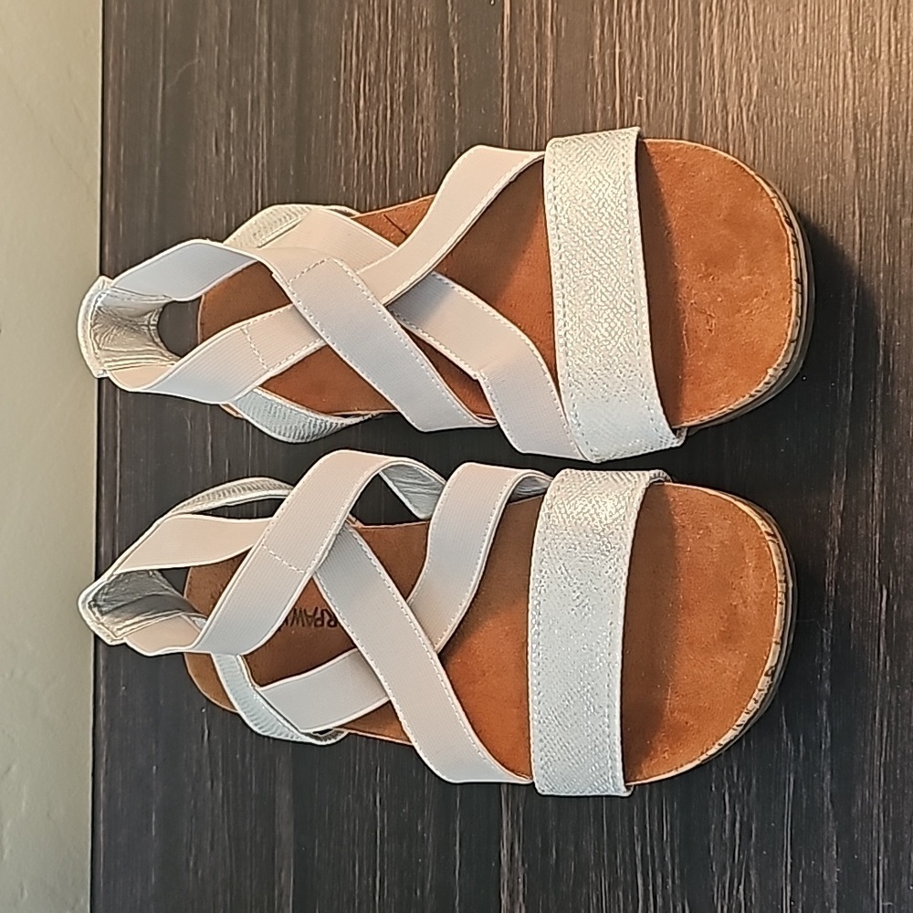 Nwot bearpaw sandals. Size 7.